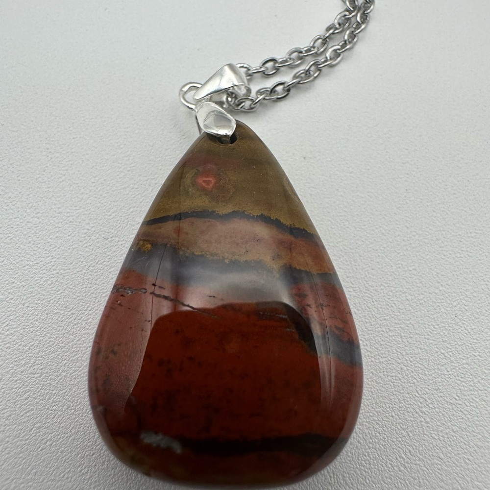 Warring State Agate Pendant Necklace - Picture 6 of 9